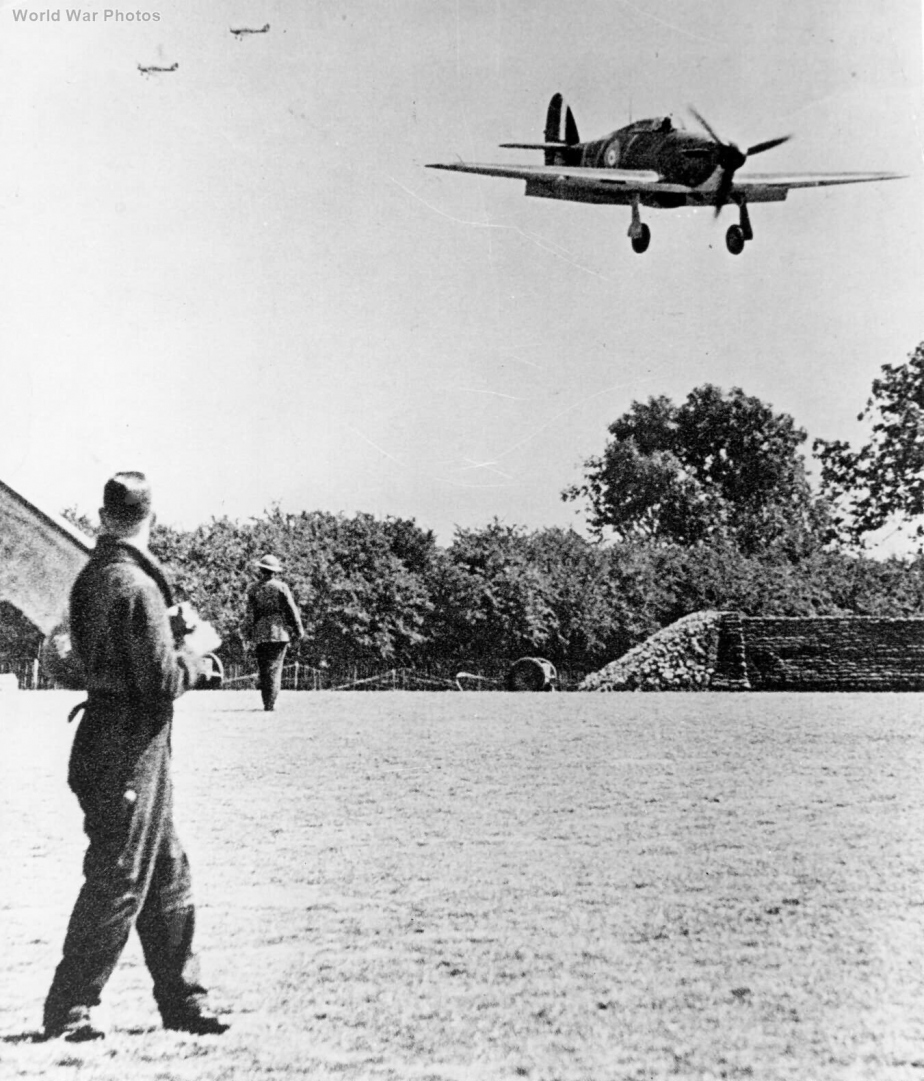 Letoun Hawker Hurricane 32. stíhací perutě RAF na základně Biggin Hill, 1940
