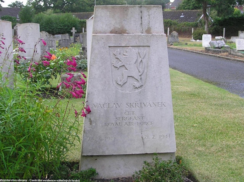 Hrob Václava Skřivánka v Ringwoodu ve Velké Británii. 