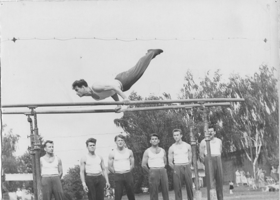 Cvičení členů TJ Sokol Chomoutov. 