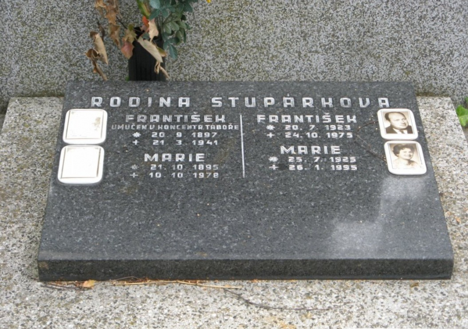 Kenotaf Františka Stupárka v Ústředním hřbitově Neředín. 