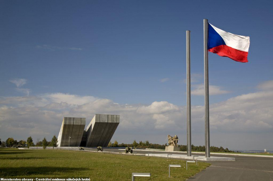 Památník 2. světové války v Hrabyni. 