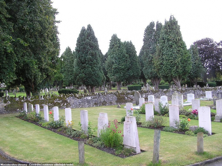 Snímek hřbitova Ringwood v hrabství Hampshire, kde je pohřben letec Vladimír Kyselo. 