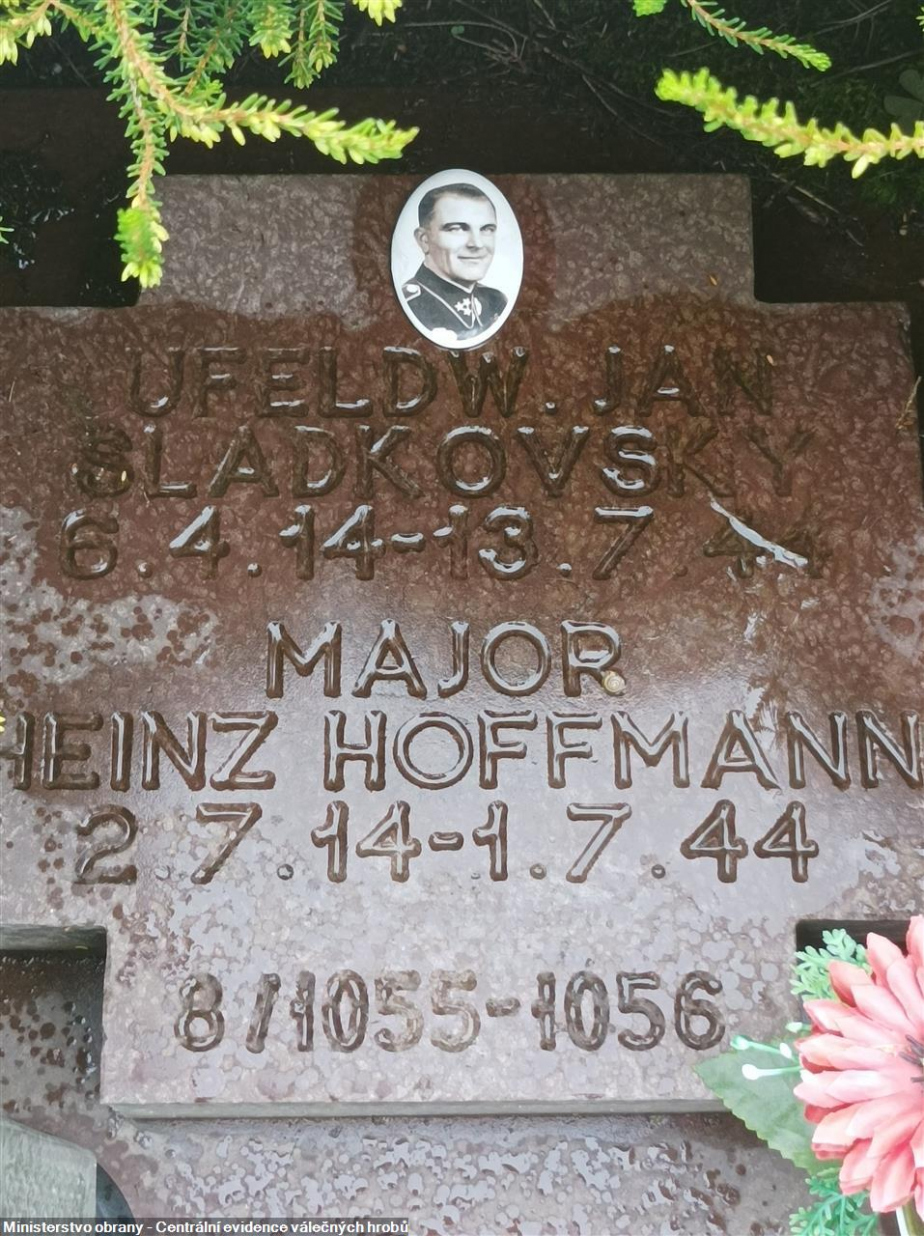 Hrob Jana Sladkovského na německém hřbitově v Costermano sul Garda.