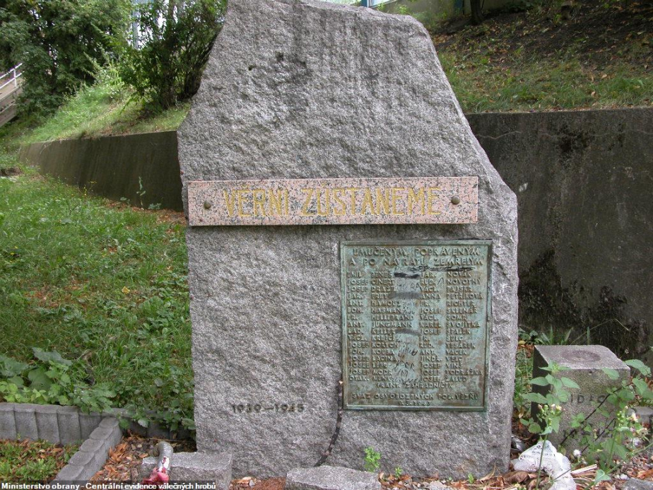 Na pomníku obětem druhé světové války nechybí jméno kročehlavského rodáka rtm. Rudolfa Tesárka. 