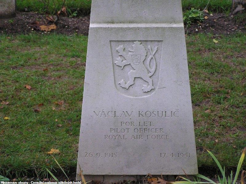 Hrob pplk. Václava Košuliče na vojenském hřbitově Jonkerbos v Nijmegenu.
