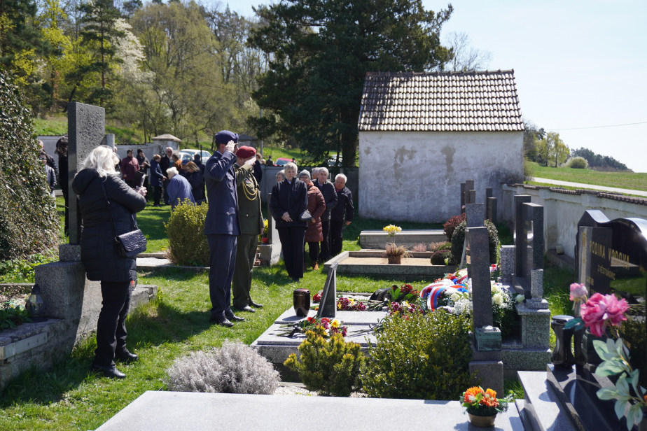Fotografie z pohřbu respicienta finanční stráže Ludvíka Svobody v Horních Vilémovicích.