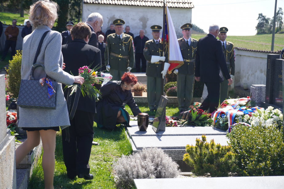 Fotografie z pohřbu respicienta finanční stráže Ludvíka Svobody v Horních Vilémovicích.