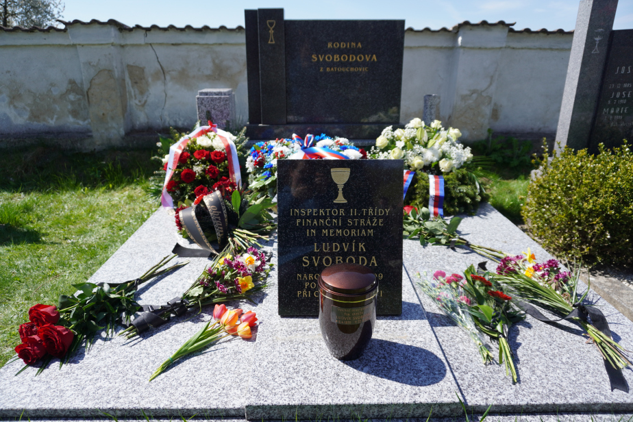 Fotografie z pohřbu respicienta finanční stráže Ludvíka Svobody v Horních Vilémovicích.