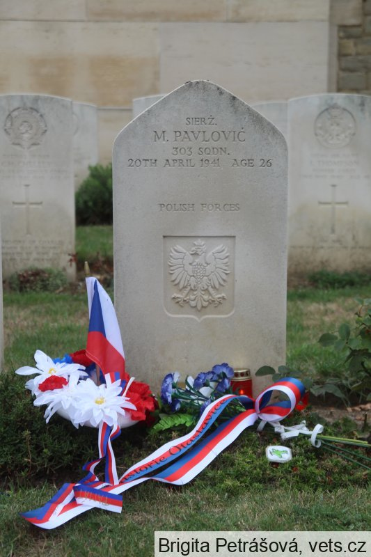 Hrob plk. in mem. Matěje Pavloviče se nachází na vojenském hřbitově v Boulogne-sur-Mer ve Francii v části hřbitova vyhrazené polským příslušníkům.