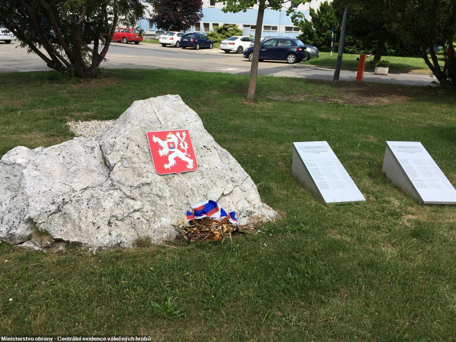 Pomník padlým příslušníkům RAF z Moravskoslezského kraje v Mošnově se jménem pplk. Rudolfa Lifczicze. 