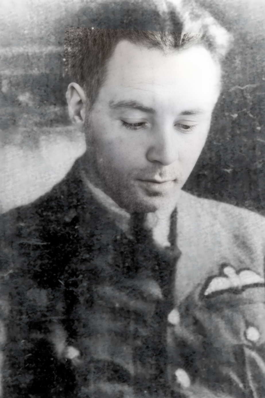 Plk. in mem. František Sixta (* 20. 9. 1913, Česká Třebová) – bombardovací pilot, absolvoval 9 operačních letů v celkovém čase 36 hodin.