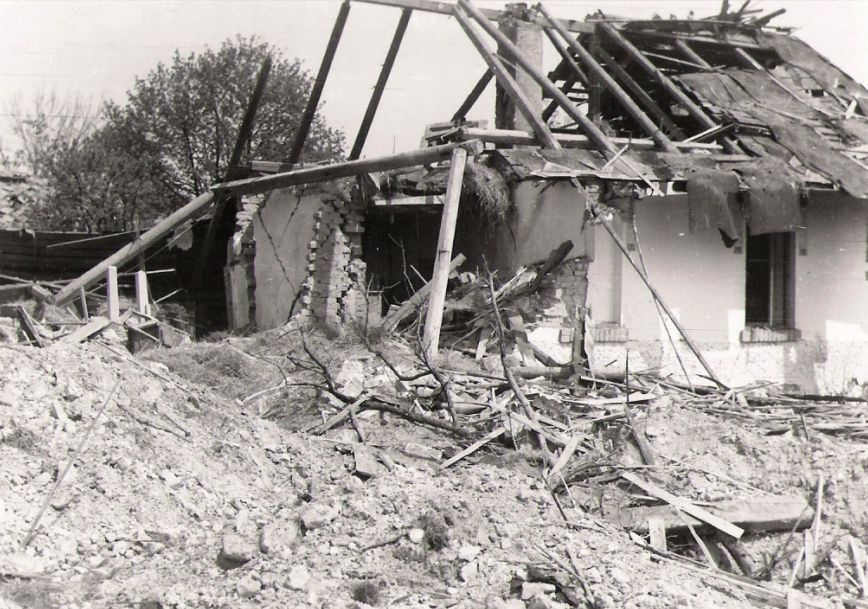 Dne 9. května 1945 provedla 218. sovětská bombardovací divize dva letecké nálety na Ždírec nad Doubravou a Krucemburk, zaměřené na německé jednotky porušující kapitulaci. Údery si vyžádaly 23 mrtvých ždíreckých občanů a způsobily rozsáhlé materiální škody.