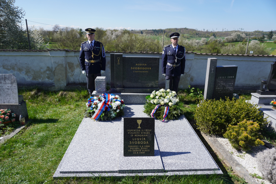 Fotografie z pohřbu respicienta finanční stráže Ludvíka Svobody v Horních Vilémovicích.
