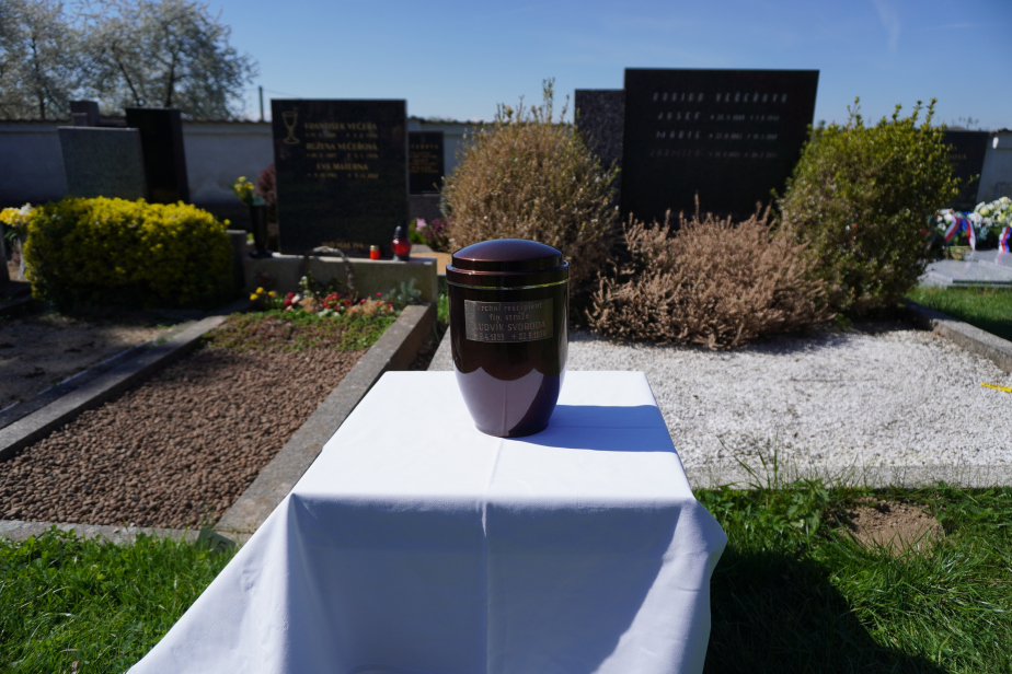 Fotografie z pohřbu respicienta finanční stráže Ludvíka Svobody v Horních Vilémovicích.