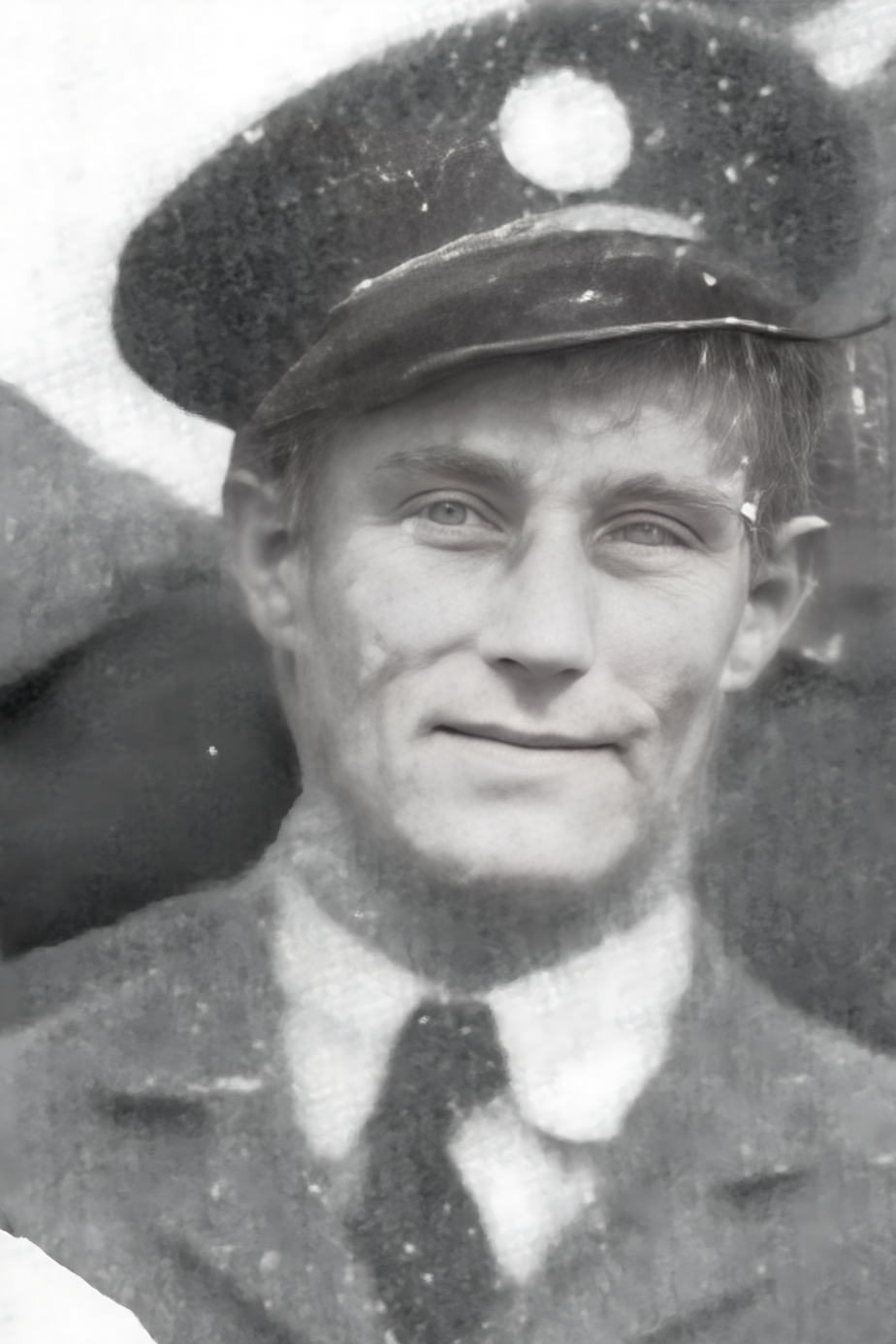 Pplk. in mem. Rudolf Lifczicz (* 29. 3. 1911, Karviná – Fryštát) – palubní střelec, absolvoval 8 operačních letů v celkovém čase 30 hodin a 29 minut.