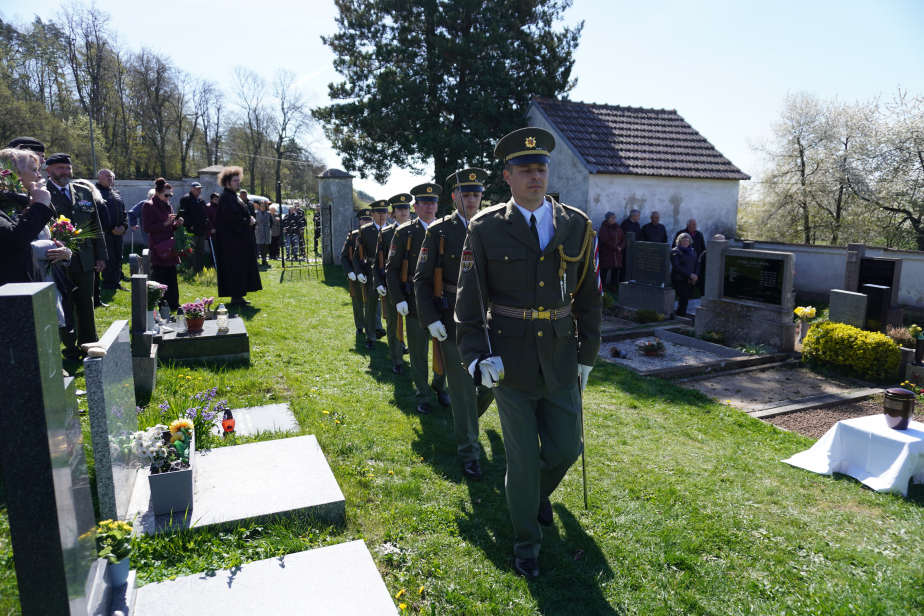 Fotografie z pohřbu respicienta finanční stráže Ludvíka Svobody v Horních Vilémovicích.