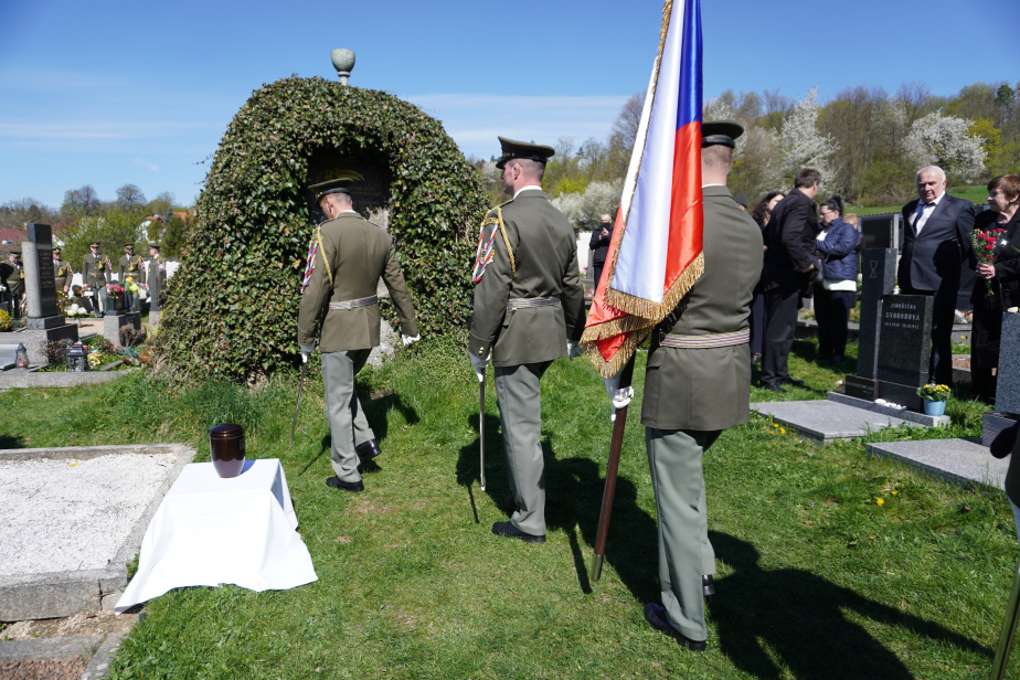 Fotografie z pohřbu respicienta finanční stráže Ludvíka Svobody v Horních Vilémovicích.