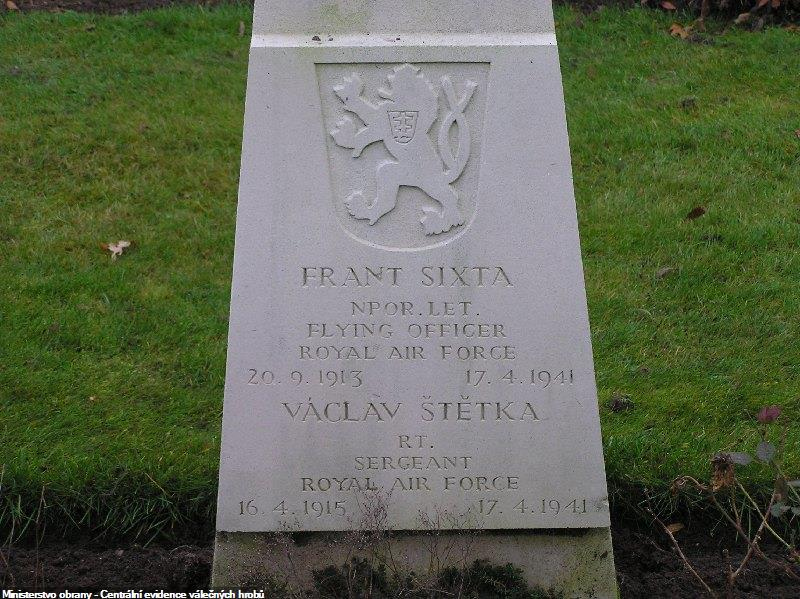 Hrob plk. Františka Sixty a pplk. Václava Štětky na vojenském hřbitově Jonkerbos v Nijmegenu.