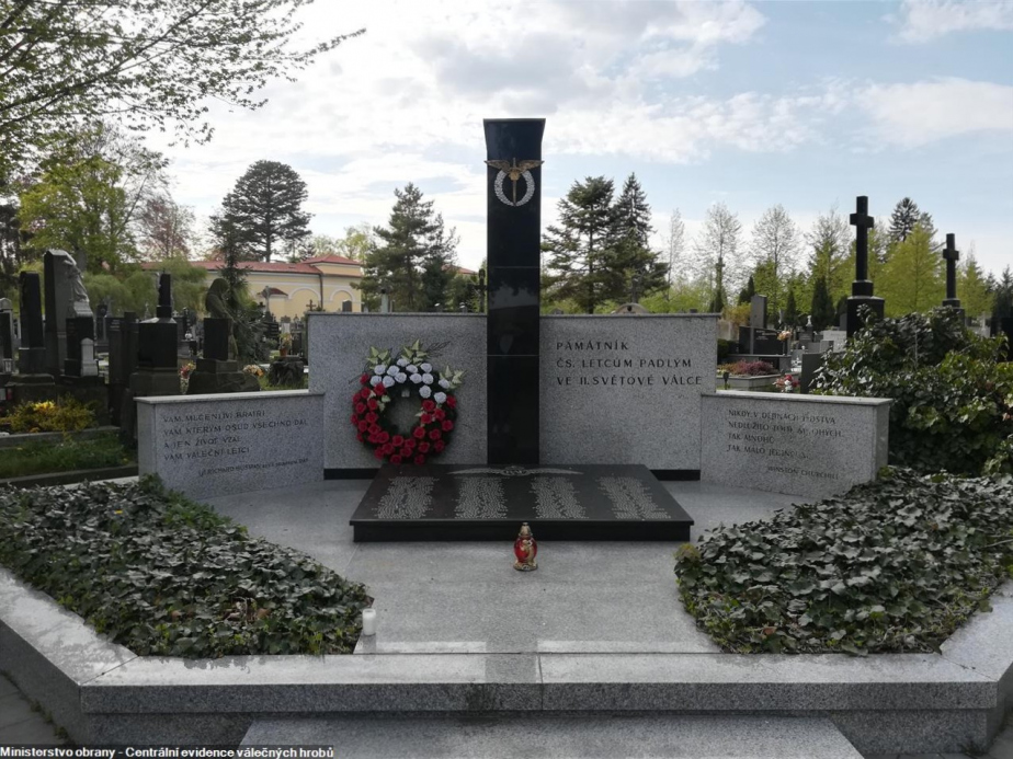 Na památníku čs. letců II. světové války v Prostějově nechybí jméno plk. in mem. Matěje Pavloviče.