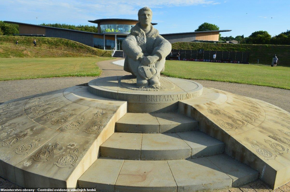 V areálu památníku bitvy o Británii v Capel-le-Ferne v hrabství Kent se nachází desky se jmény letců RAF, mezi nimiž najdeme i jméno Oldřicha Kestlera. 