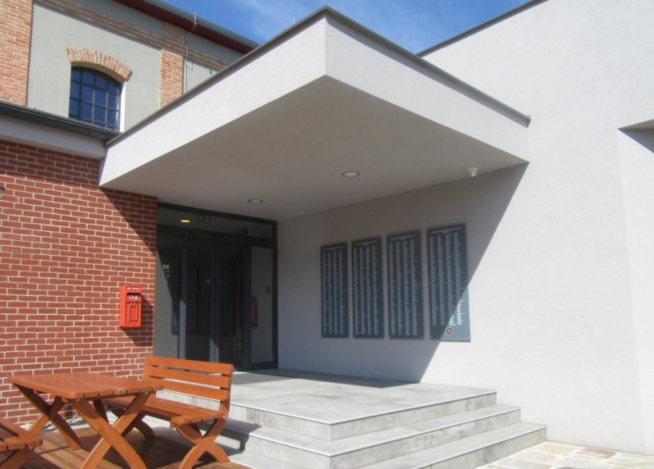 Jména Oldřicha Kestlera a Josefa Martince nechybí na deskách se jmény příslušníků čs. letectva v RAF v letech 1940-1945, jež jsou umístěny v Ivančicích v Jihomoravském kraji. 