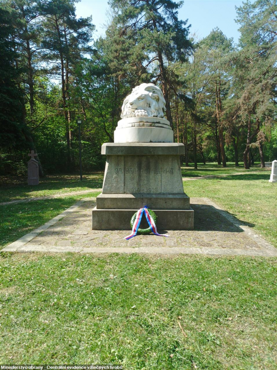 Pomník nad hroby rakousko-uherských vojáků v srbském Kragujevaci.