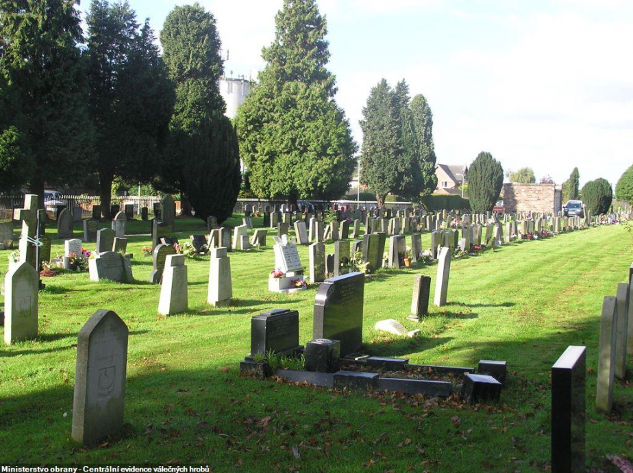 Celkový pohled na hřbitov Market Drayton Cemetery v hrabství Shropshire ve Velké Británii, kde se nalézá 36 válečných hrobů. 