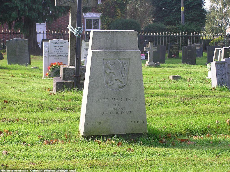 Josef Martinec je pohřben na hřbitově Market Drayton Cemetery ve Velké Británii (oddělení A.F., hrob č. 104)