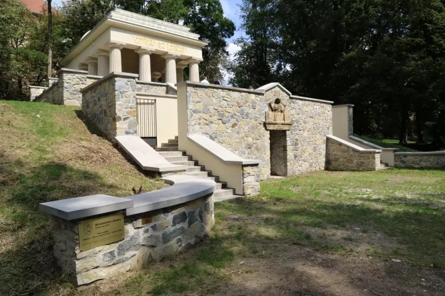 Zrekonstruované osárium Jihoslovanů v Olomouci.