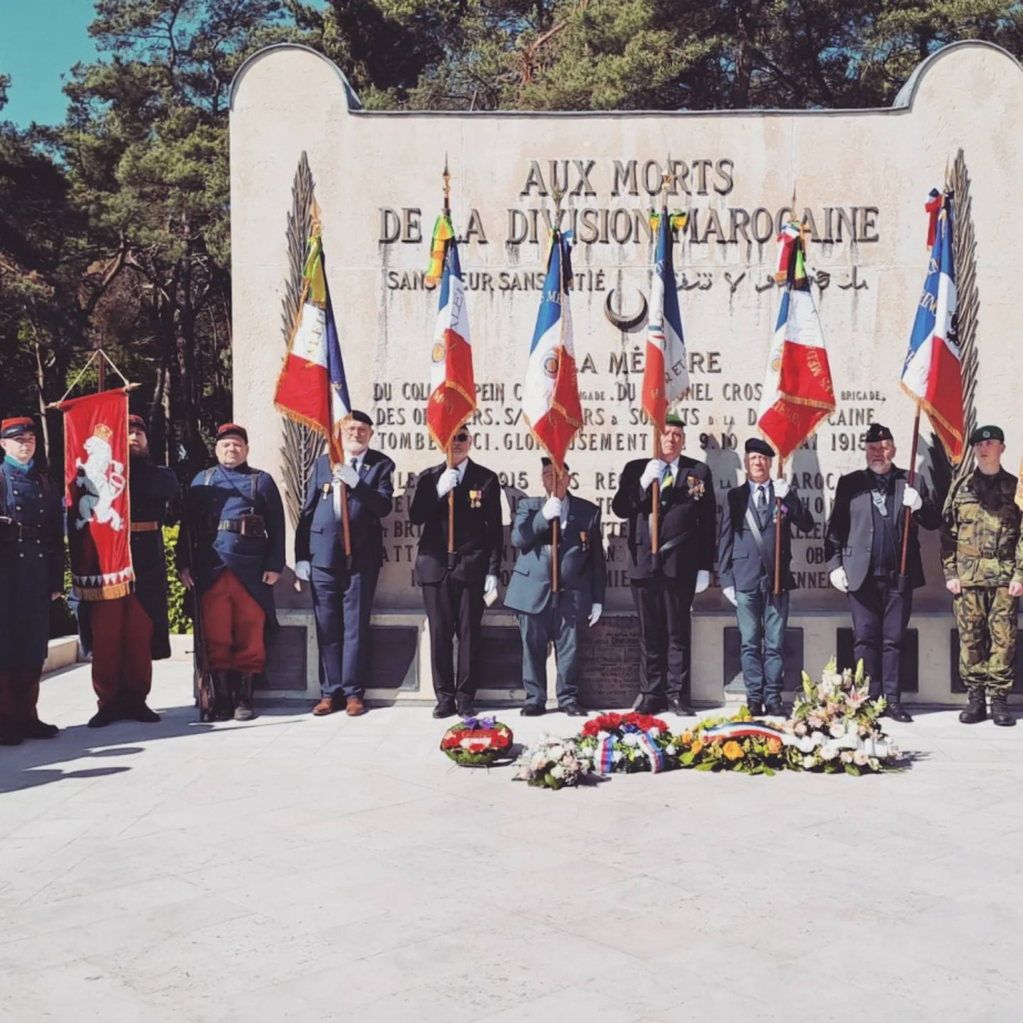Pietní vzpomínka u památníku Marocké divize ve Vimy u příležitosti 110. výročí bitvy u Arrasu, květen 2025. 