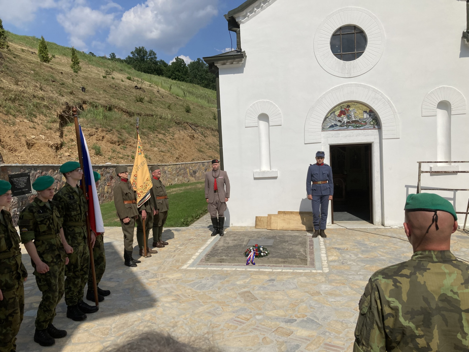 Pietní akt v obci Ćelije, kde se nachází pravoslavný klášter svatého Jiří s kostnicí. V kryptě kláštera jsou uloženy ostatky rakousko-uherských a srbských vojáků padlých v bitvě na Kolubaře.