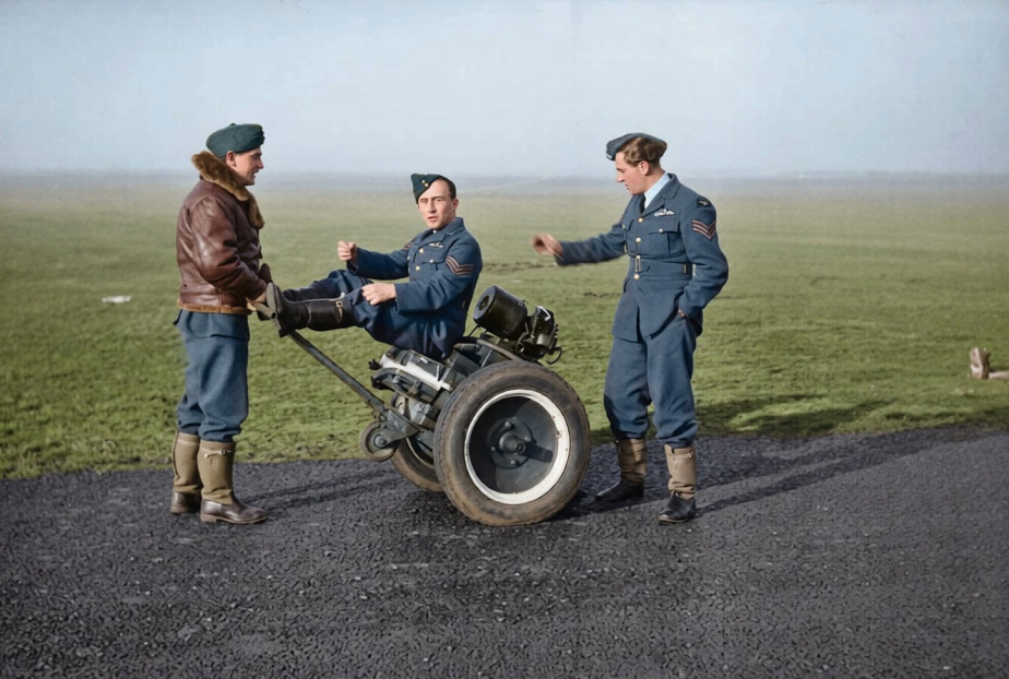 Zleva: Sgt. Jiří Řezníček, Sgt. Prokop Brázda, Sgt. Josef Gutvald
