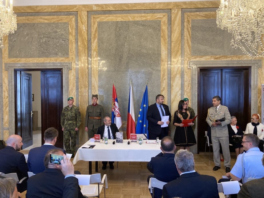 Setkání na Velvyslanectví České republiky v Bělehradě.
