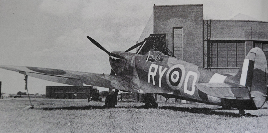 Spitfire Mk.I X4653 (RY-D). Leconfield, červenec 1941.