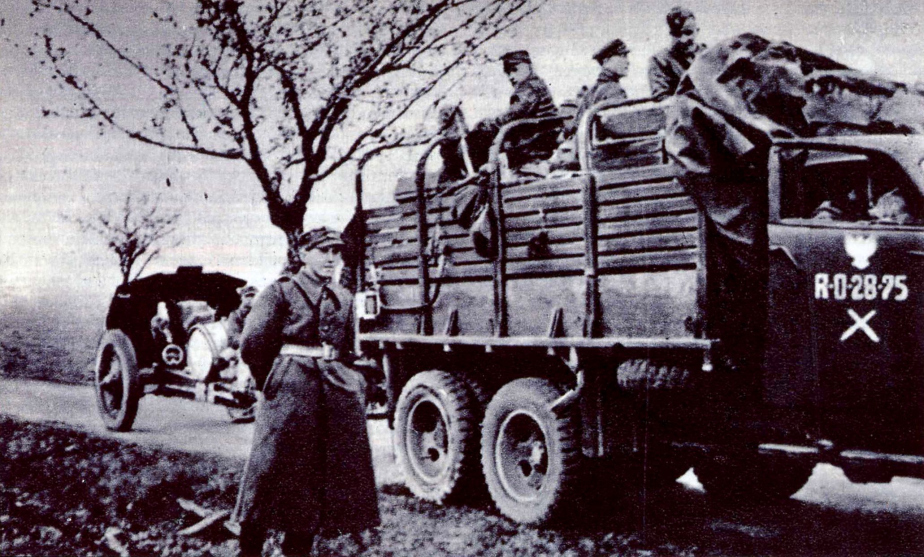 Vojáci polského 37. pluku lehkého dělostřelectva v severních Čechách v květnu 1945.