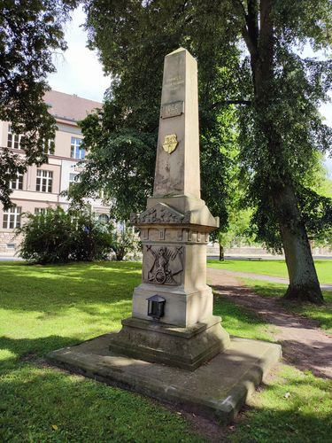 Centrální pomník všem padlým ve válce roku 1866 v Husově ulici ve Dvoře Králové nad Labem odhalený v roce 1894.