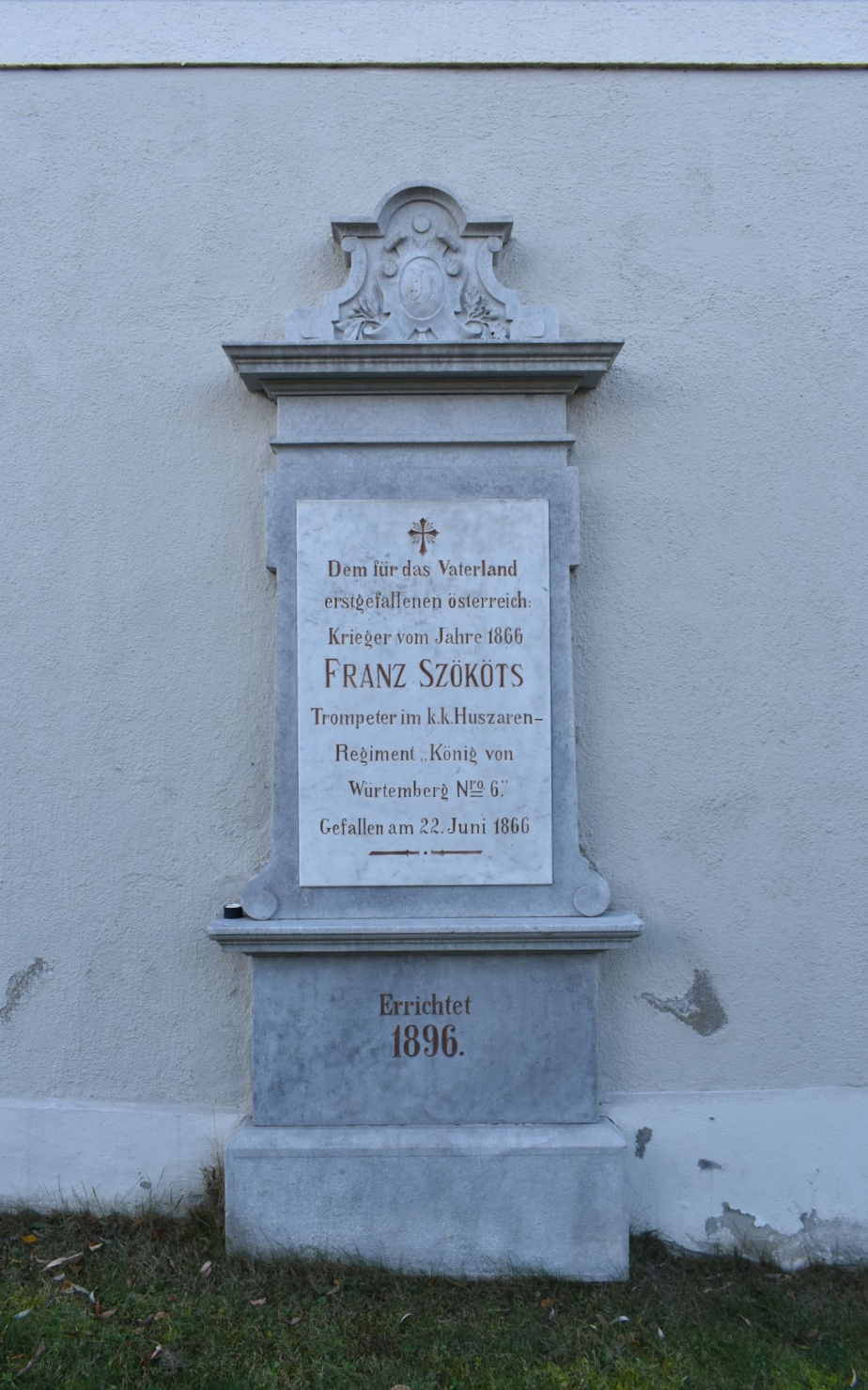 Pamětní deska připomínající prvního padlého v prusko-rakouské válce roku 1866 v Písečné. 