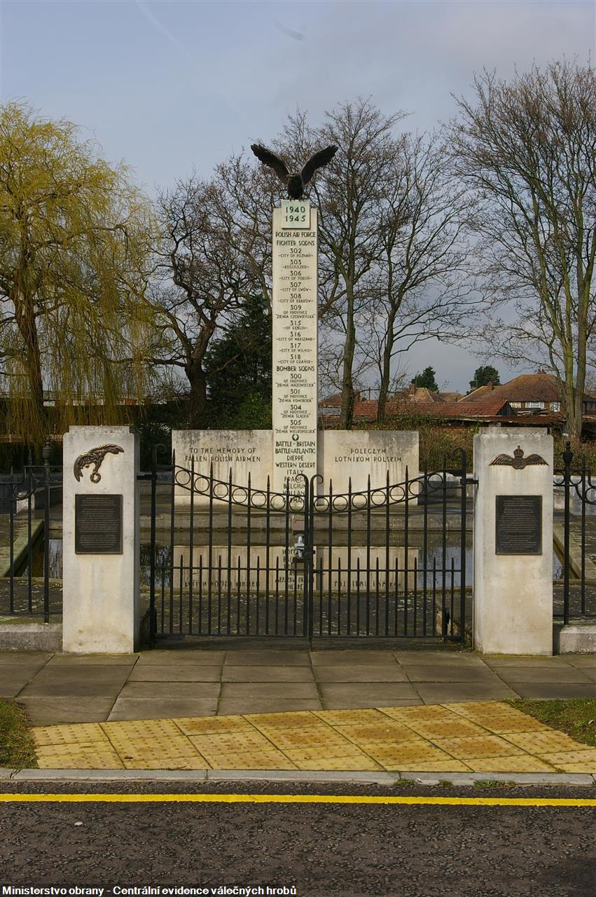Památník polských leteckých sil v londýnském Northoltu ve Velké Británii.
