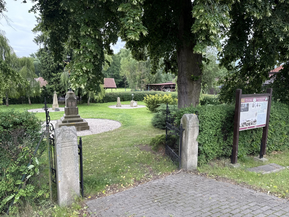 Vojenský hřbitov z prusko-rakouské války roku 1866 ve Svijanech-Podolí. 