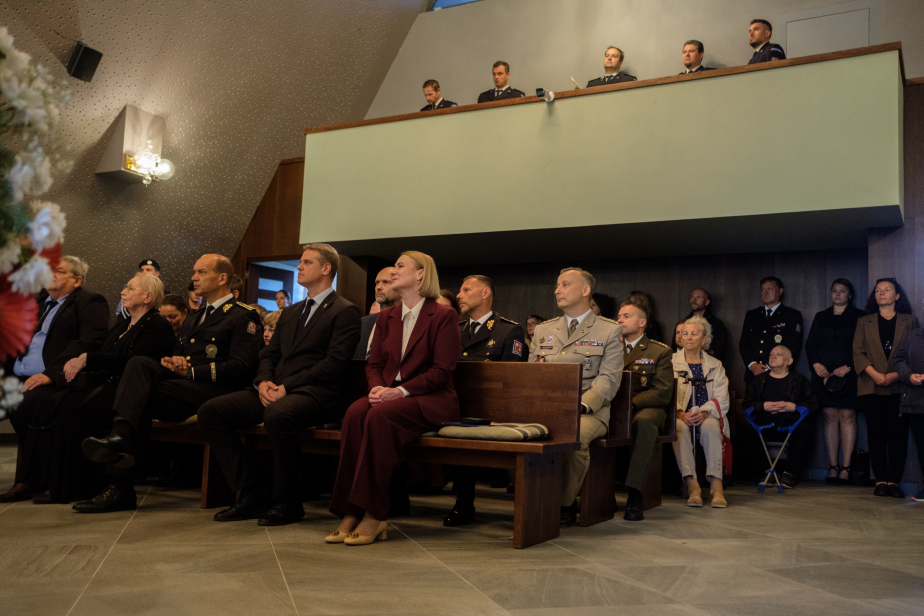 Fotografie z pohřbu strážmistra Viléma Lehera ve Vrbně pod Pradědem.