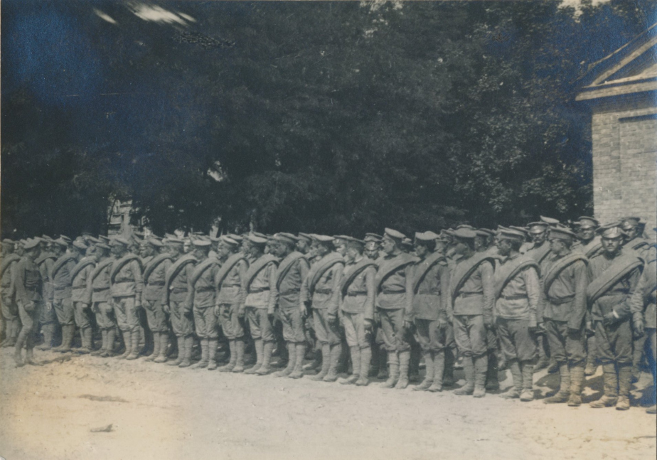 Pochodová rota čs. legie v Rusku před ochodem na frontu, Kyjev 1916.