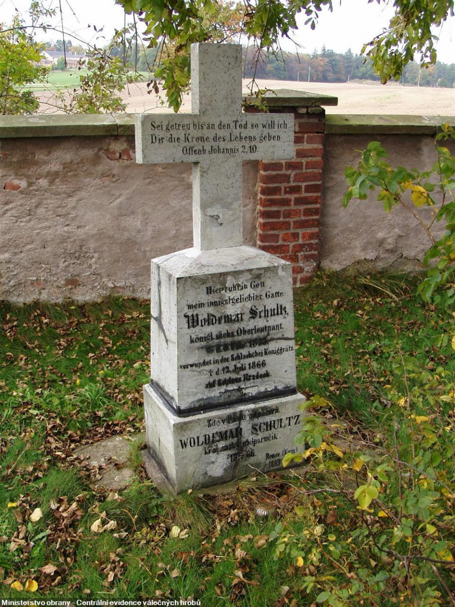 Pomník saského nadporučíka Woldemara Schulze před renovací. 