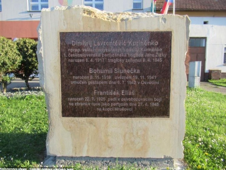 Nově zřízený pomník v Drslavicích. 
