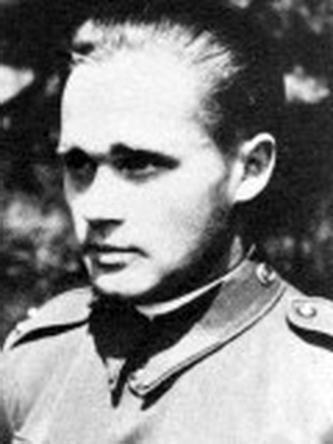 Letec Jan Čtvrtlík se narodil 18. dubna 1918 v Olomouci-Černovíru. Zemřel 20. července 1941. 