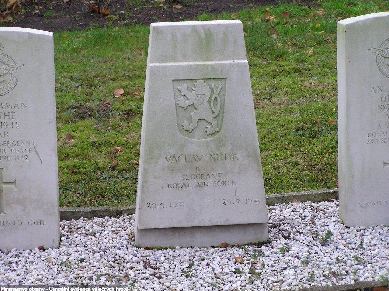 Hrob letce Václava Netíka se nachází na hlavním hřbitově v Oldebroeku (Oldebroek General Cemetery) v Nizozemsku (hrob č. 18). 