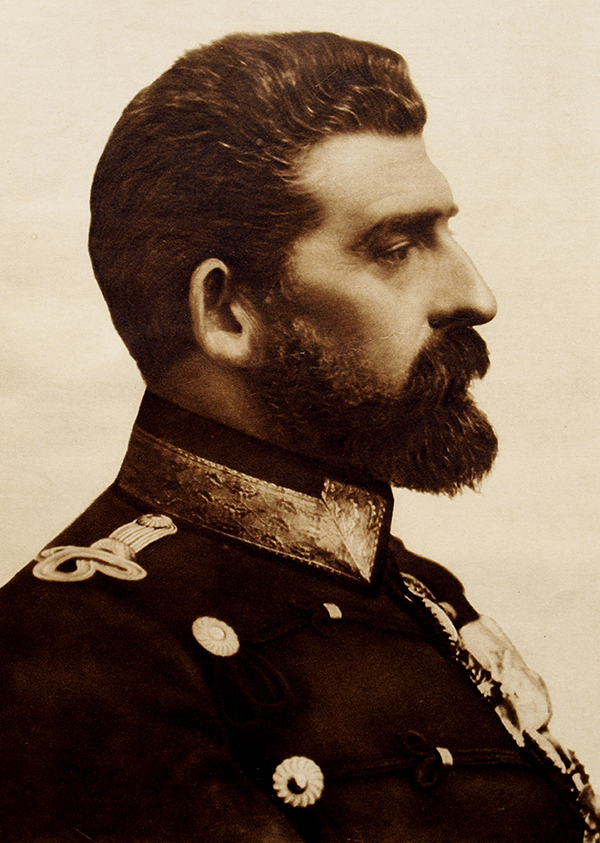 Rumunský král Ferdinand I. (1865–1927) převzal vládu po smrti krále Karla I., v říjnu 1914. Pocházel z dynastie Hohenzollernů, stejně jako německý císař Vilém II. Po vstupu Rumunska do války na straně Dohody jej jeho němečtí příbuzní považovali za zrádce.