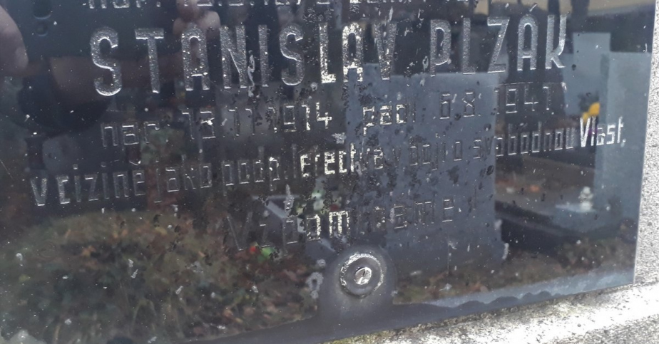 Kenotaf letce Stanislava Plzáka se nachází na Ústředním hřbitově v Plzni v oddělení č. 73. 