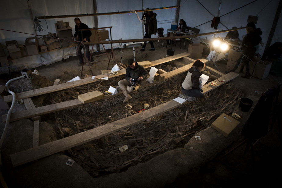 Archeologický výzkum masového hrobu č. III v roce 2020.