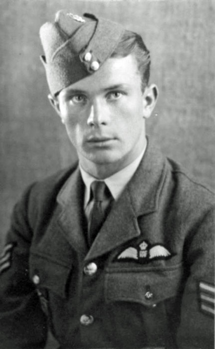 Pilot Alois Dvořák (* 23. 5. 1916-† 24. 9. 1941) byl in memoriam povýšen do hodnosti plukovníka. 