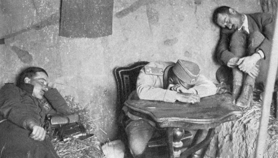 Unavený štáb 1. srbské dobrovolnické divize plukovníka Stevana Hadžiće během bojů v Dobrudži.